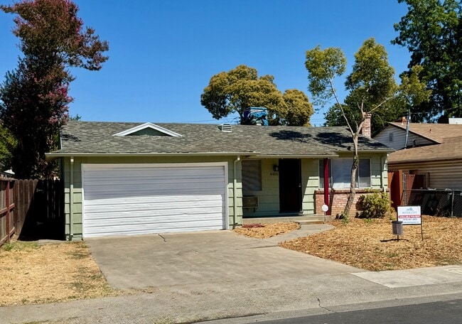 Building Photo - 4405 42nd St Rental