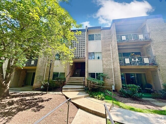Building Photo - Cozy Oasis in Rockville! Unit 6 Rental