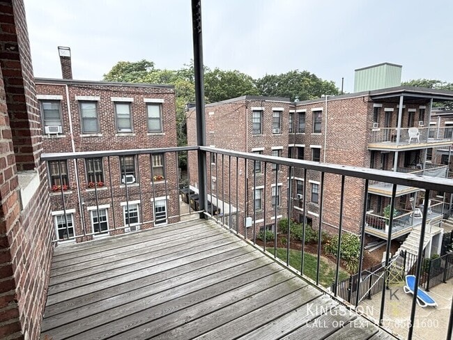 Photo - 120 Sutherland Rd Unit 11R