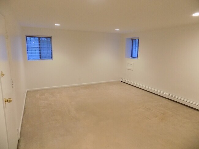 Living Room - 26 Commonwealth Ter Unit 3