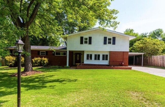 1704 Bob White Dr
