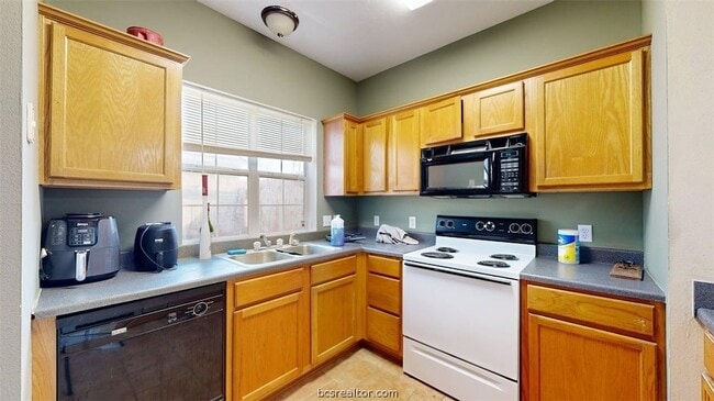 Photo - 301 Nimitz St