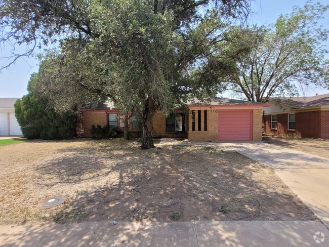 Building Photo - 4 bed 1.5 bath move in ready Rental