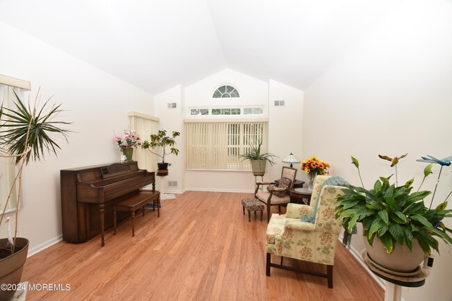 Photo - 133 Belvedere Dr N