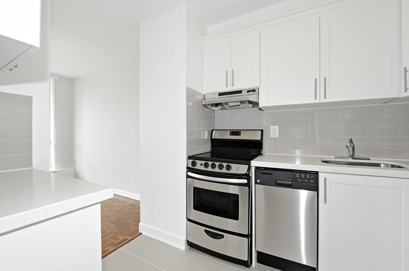 Photo - Prince Arthur Unit 01105