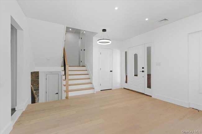 Photo - 559 Linda Ln