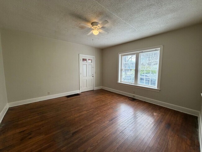 Photo - 1143 A&amp;B N Broad St. Unidad 1143 N Broad, B (Lower Side Apt.)