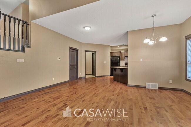 Photo - 102 W Haven Dr