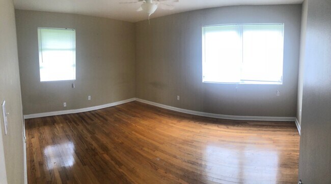 1901 Crabapple Dr