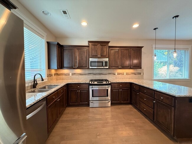 Photo - 2626 NE Hawthorne Cir