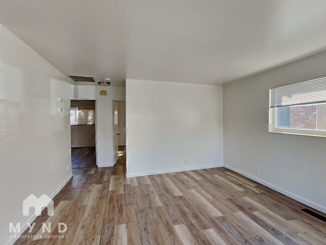 Photo - 230 Burns St