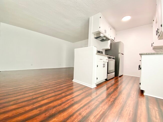 3454 Jasmine Ave Los Angeles, CA 90034 - 3454 Jasmine Ave Los Angeles, CA 90034 Unidad 4