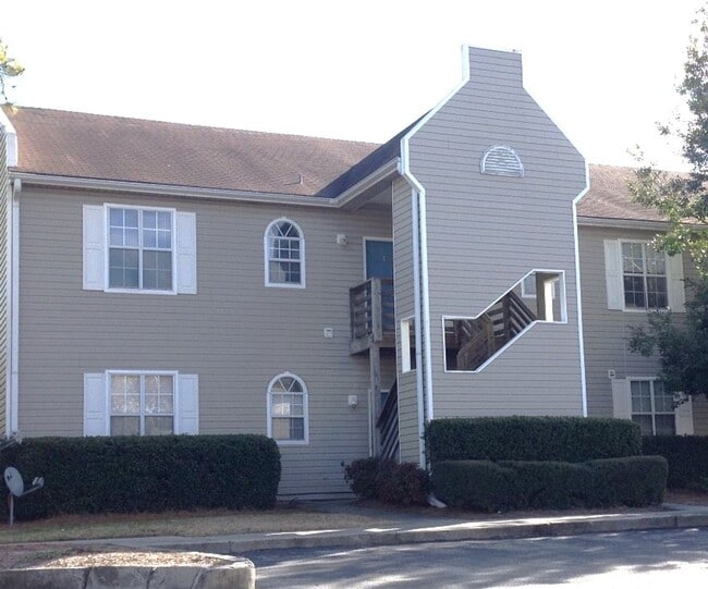 HAMPTON PLACE - First Floor condo near Pin... - HAMPTON PLACE - First Floor condo near Pin...