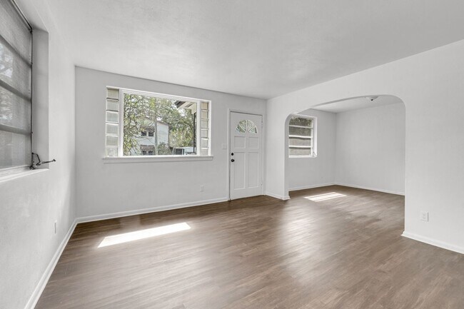 Photo - 503 W 16th St