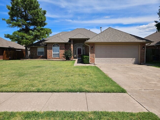 Building Photo - (3) Bed/(2) Bath in West Norman's Castlero... Rental