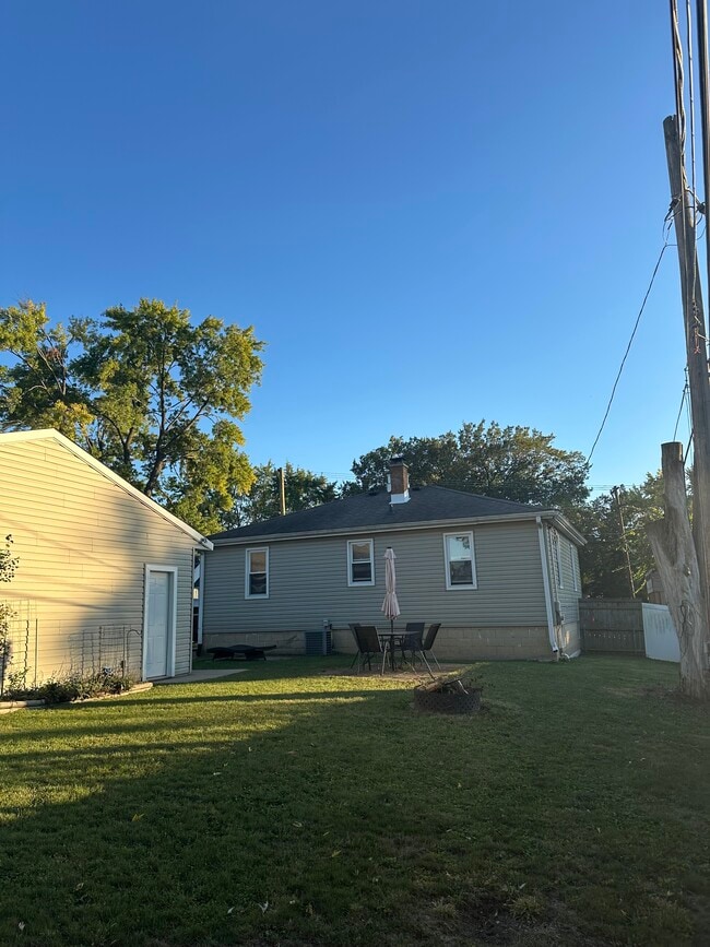 Photo - 220 Thornton St