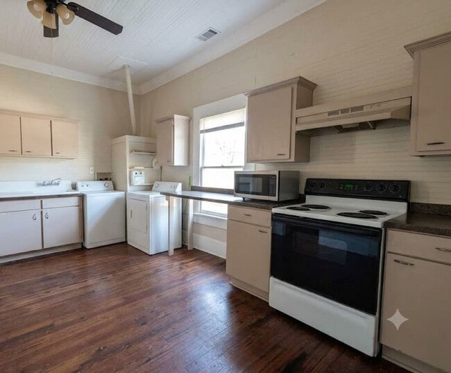Photo - Charming Mill-Era Cottage Near Downtown Monroe