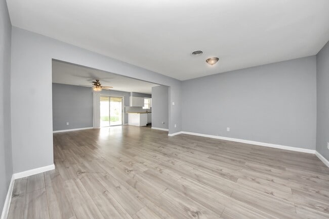 Photo - 1122 Un Vly Dr