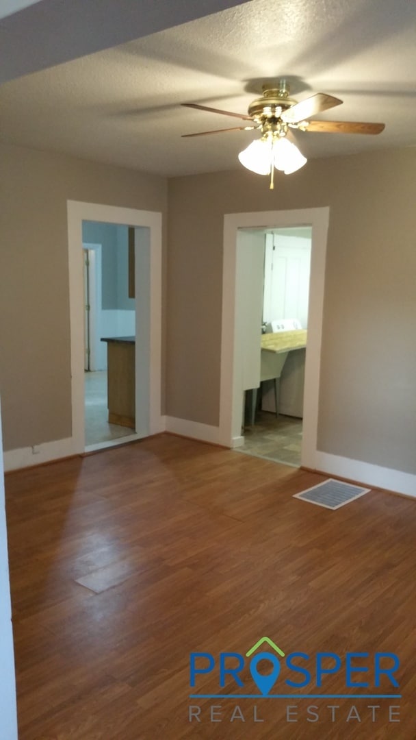 Photo - 5 Bedroom House with a Nice Big Yard - Ava...