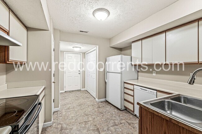 Photo - Warren Township, 3 Bed, 2.5 Bath, 2 Story,...