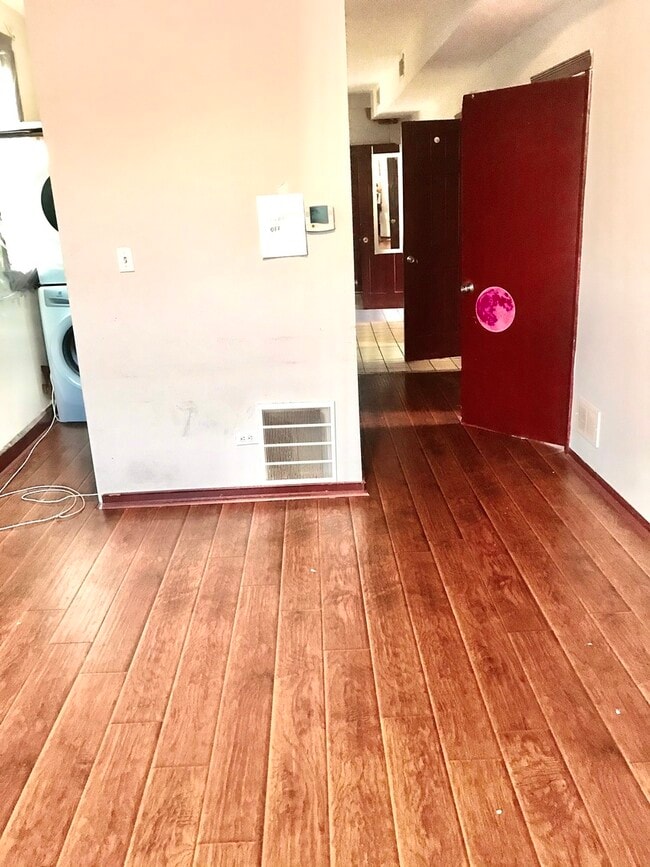 Photo - 937 W 33rd Pl