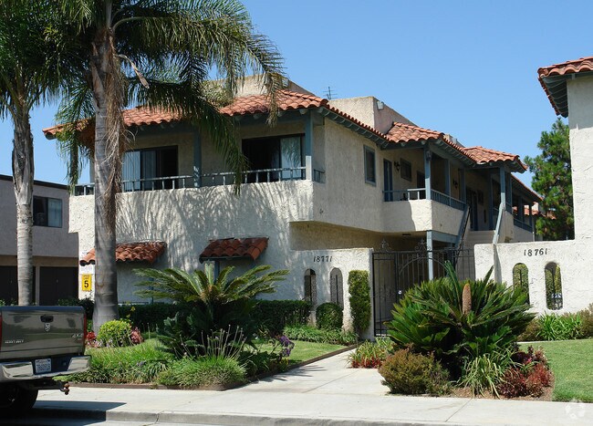 Hoyt Circle Apartments - Hoyt Circle Apartments