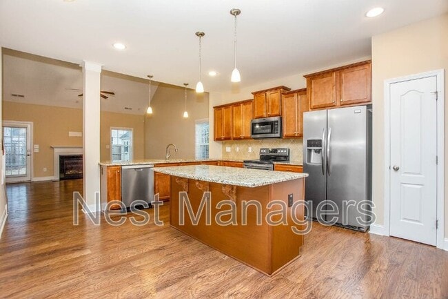 Photo - 674 Stonebriar Ave
