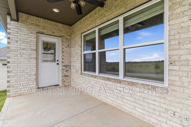 Photo - 920 Trestle Ln