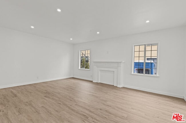 Photo - 542 N Genesee Ave