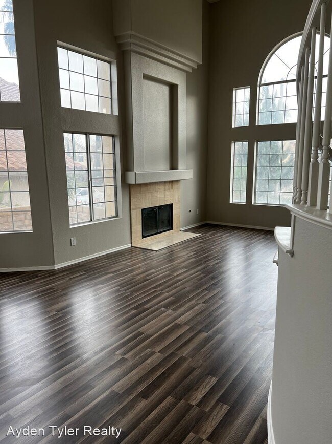 Photo - 5 br, 3 bath House - 3307 Genoa Pl