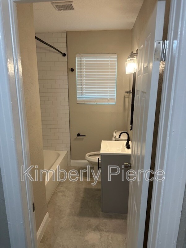 Photo - 117 W 26th St