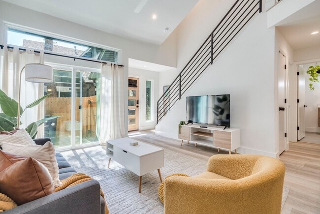 Photo - 1902 Albury Cove