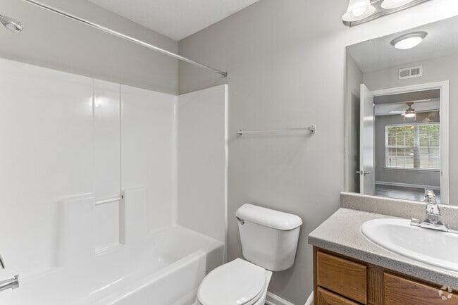 2BR, 2BA - 1,004SF - Primary Bathroom