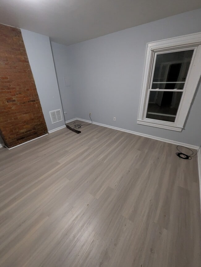 Photo - 39 Oxford St