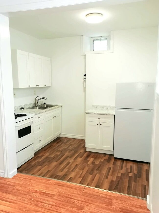 Building Photo - For Rent–2 Bedrooms -1 Bathroom Apartment ... Unit 2