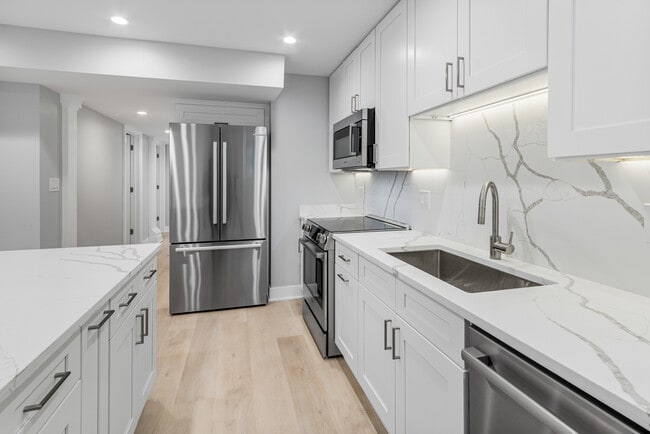 Photo - 935 W Winona St Unidad GDN