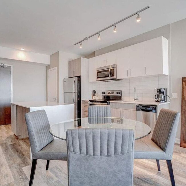 Photo - 1140 Wellington St. W Unit SI ID1223061P