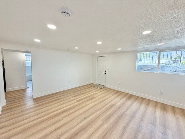 Building Photo - 651 N 800 W St