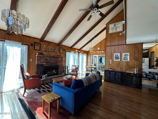 Photo - 402 Canoe Brook Dr