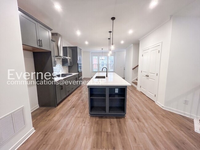 2114 Emmet Pk Ln