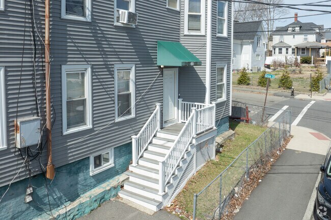 Entrada - 69-71 Newbury St