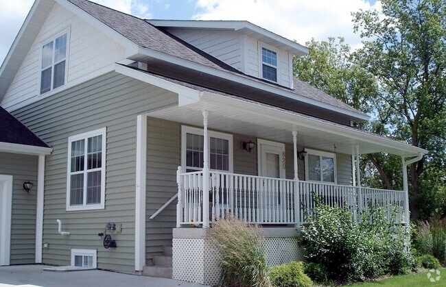Building Photo - 820 2nd St N Rental