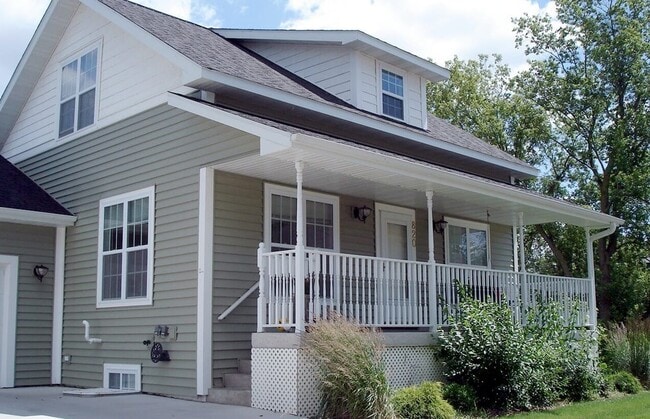 Photo - 820 2nd St N House