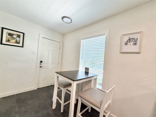 218 W 15th St Unit O