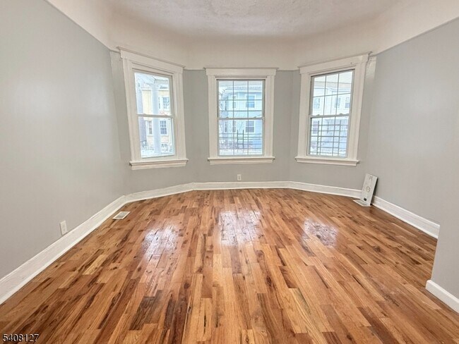 Photo - 44 N 16th St