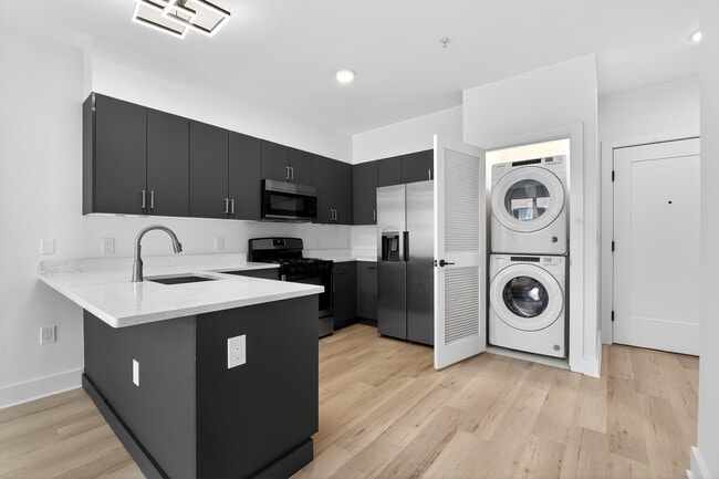 Building Photo - 43-45-45 W 32nd St Unit 204