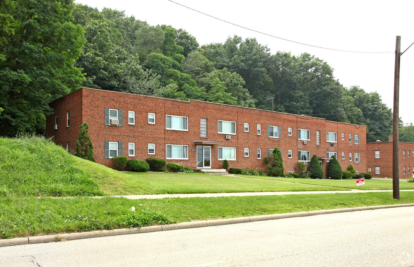Photo - Hillside Manor Apartments