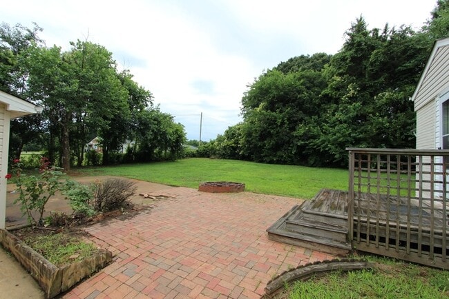 Photo - 2215 Rosewood Dr