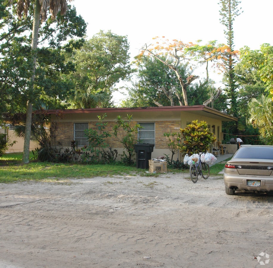 Photo - 1040-1050 SW 28th St Apartments