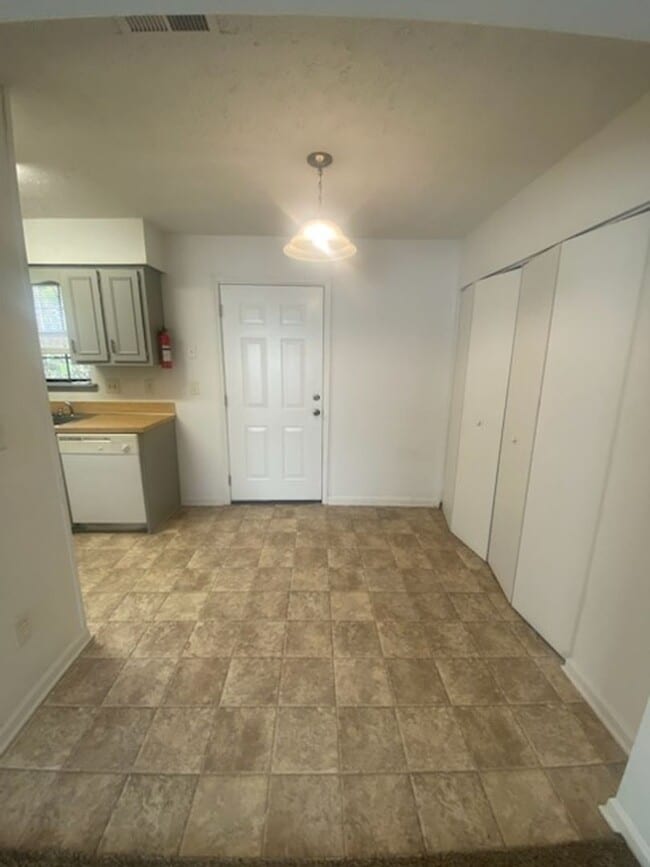 FLAT ROCK POINT APARTMENTS